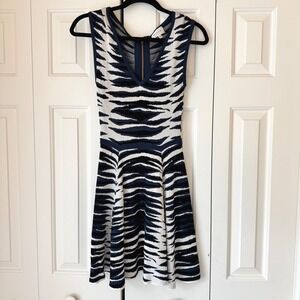 Milly Navy Blue White Zebra Print Fit Flare Knit Dress V-Neck Exposed Zip P